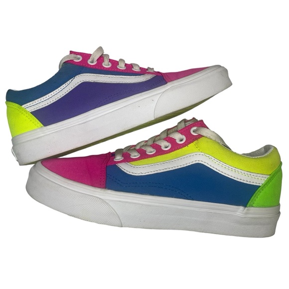 Vans - Picture 1 of 9